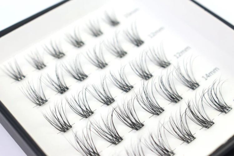 Nova Kiss - Mixed Length Press-On Lashes