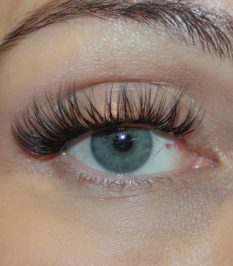 Whimsy Wink - Mixed Lenght Pre Glued - LIT Lashes